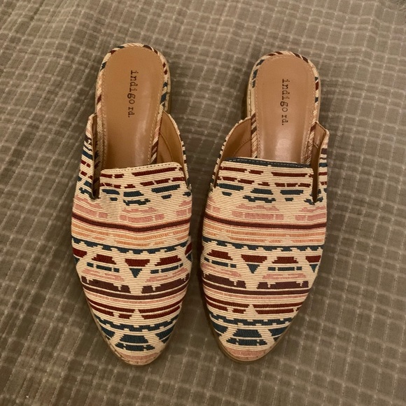 Indigo rd. Boho embroidered mule slip ons - Picture 3 of 3
